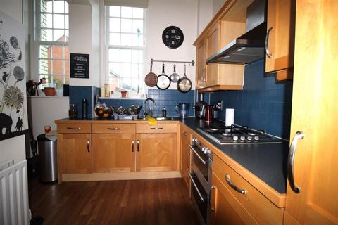 9, Gladstone House Horton Crescent, Epsom, KT19 8BW