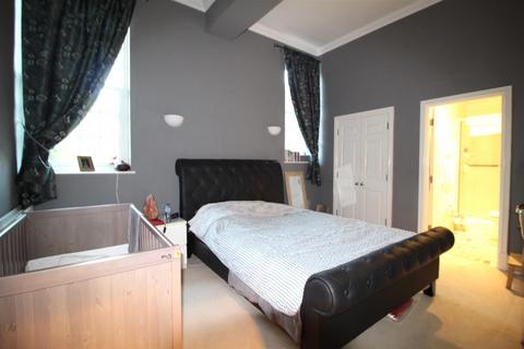 9, Gladstone House Horton Crescent, Epsom, KT19 8BW