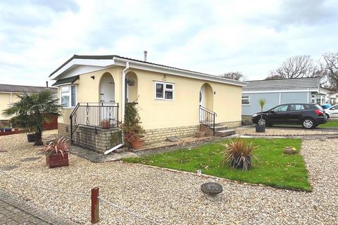 2 bedroom detached bungalow for sale - Folly Lane, East Cowes