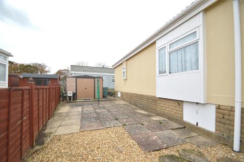 2 bedroom detached bungalow for sale - Folly Lane, East Cowes