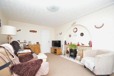 2 bedroom detached bungalow for sale - Folly Lane, East Cowes