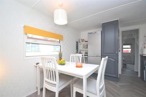 1 bedroom detached bungalow for sale - Folly Lane, East Cowes