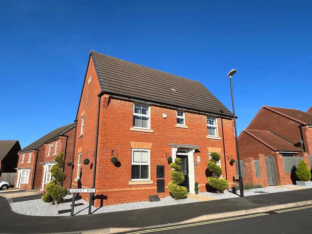 Albert Way, East Cowes 3 bed detached house for sale £375,000