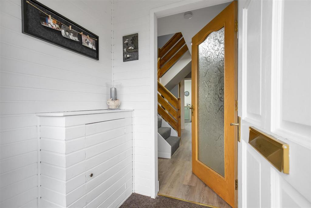 43 Lady Nairne Road, Dunfermline... 3 bed house £245,000