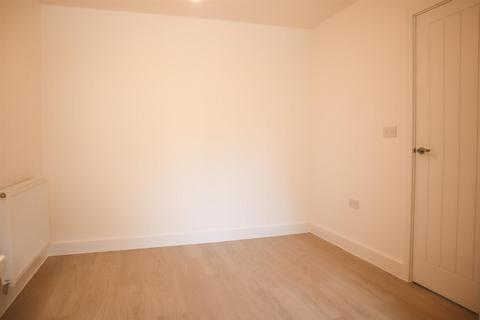 3 bedroom house to rent, Squirrel Close, Bristol BS49
