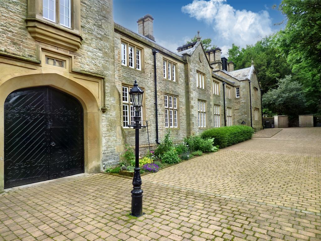 Eshton Hall, Gargrave. Skipton 2 bed terraced house £1,250 pcm (£288 pw)