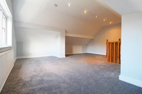2 bedroom semi-detached bungalow for sale, Cross Green Drive, Dalton, Huddersfield, HD5 9XY