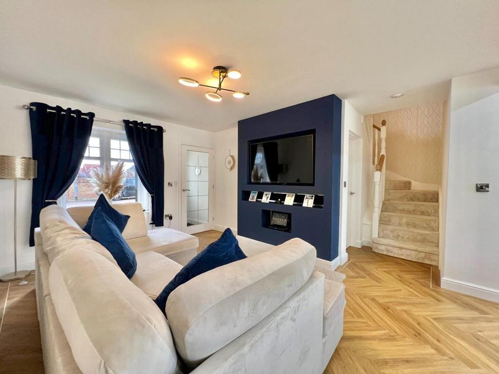 Hazelwood Drive, Barnsley, South Yorkshire 3 bed detached house for