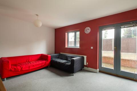 6 bedroom townhouse to rent, 94 Allington Avenue, Lenton, Nottingham, NG7 1JX