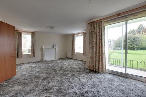 2 bedroom flat for sale, Wells Court, Pevensey Garden, Worthing, West Sussex, BN11