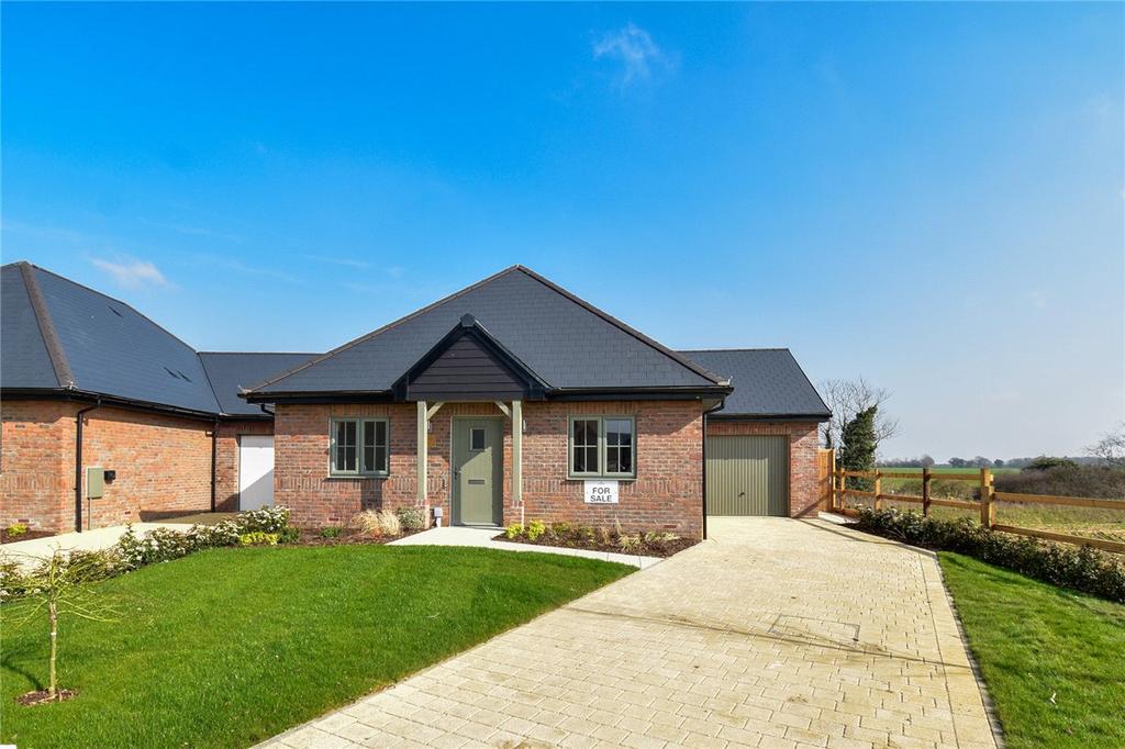Levington Lane, Bucklesham, Ipswich, Suffolk, IP10 2 bed bungalow for