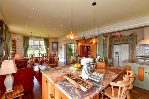 5 bedroom chalet for sale, Scotland Common, Temple Ewell, Dover, Kent