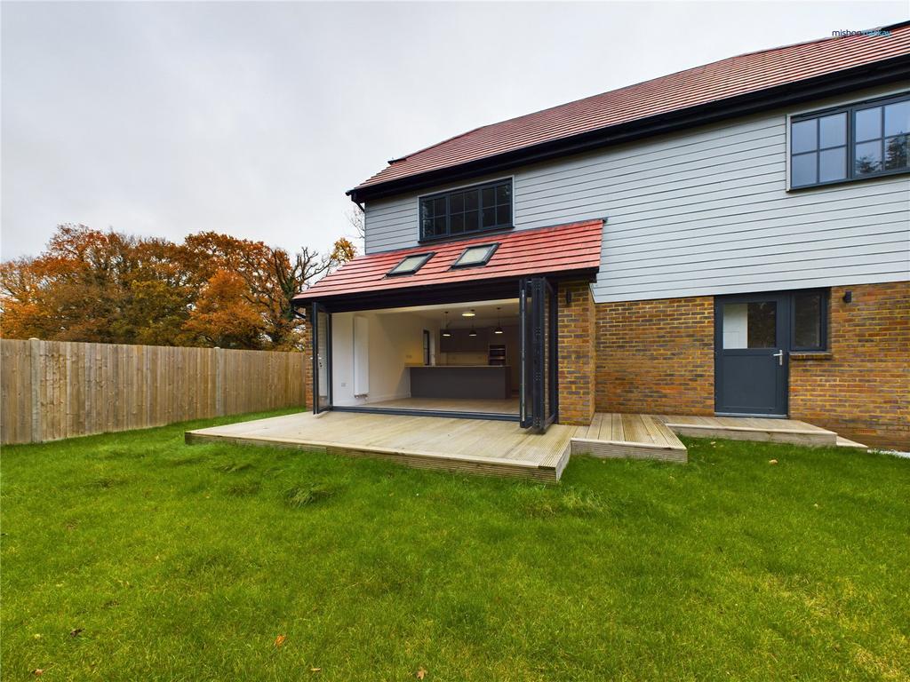 London Road, Hickstead, Haywards Heath, West Sussex, RH17 4 bed