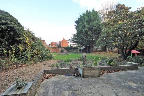 Flat 1, 97 Ashburnham Road, Bedford, MK40 1EA