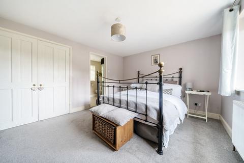 42 Beacon Close, Wrecclesham, Farnham, GU10 4PA