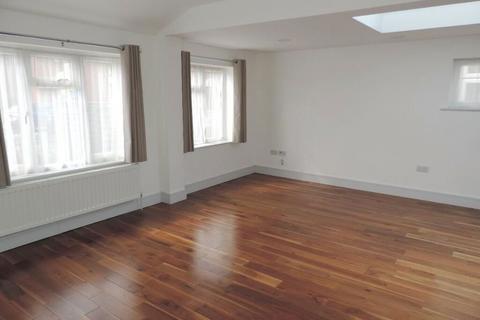 2 bedroom maisonette for sale - Mutton Lane, Potters Bar, Hertfordshire, EN6 2AT