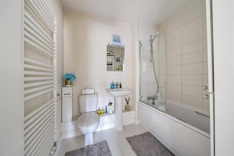 1 bedroom flat for sale, Alderson Grove, Hersham, Walton-on-Thames, Surrey, KT12