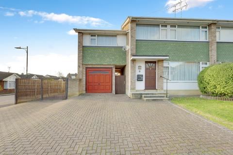 4 bedroom semi-detached house for sale - Great Hays, Leigh-on-sea, SS9