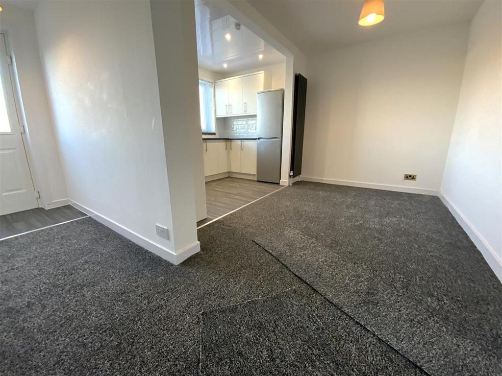 Finglas Place, Paisley 4 bed terraced house to rent £1,195 pcm (£276 pw)