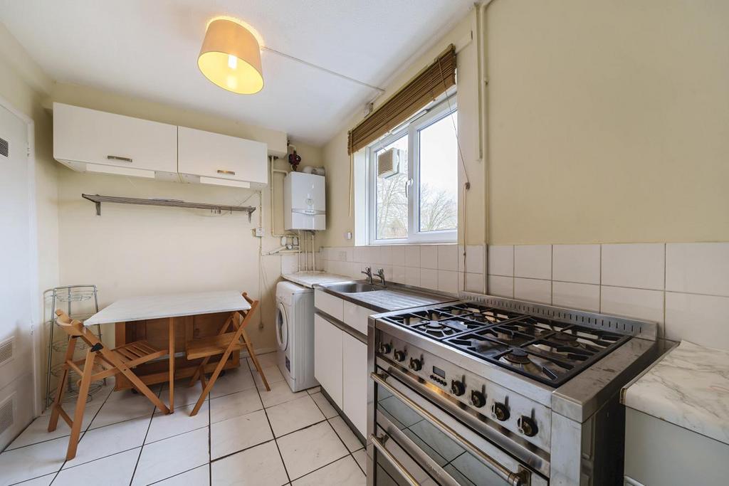 Gideon Road, Battersea 1 bed flat for sale £300,000