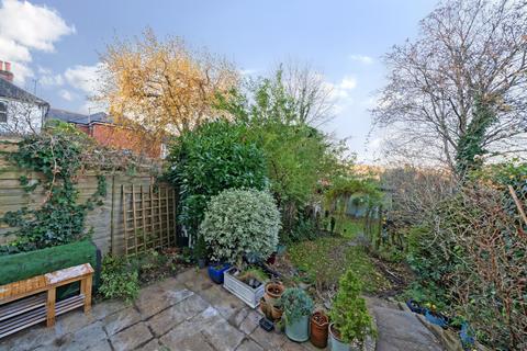 18 Croft Road, Godalming, GU7 1BY
