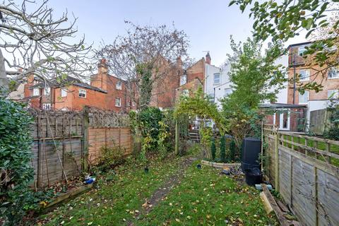 18 Croft Road, Godalming, GU7 1BY