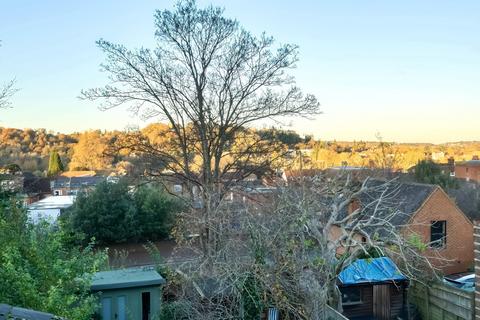 18 Croft Road, Godalming, GU7 1BY