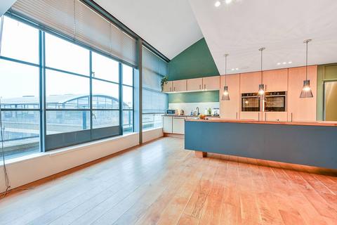 2 bedroom penthouse to rent, Evershed Walk, Chiswick, London, W4