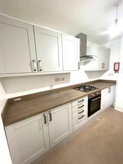 4 bedroom terraced house to rent, Waltheof Avenue, London N17