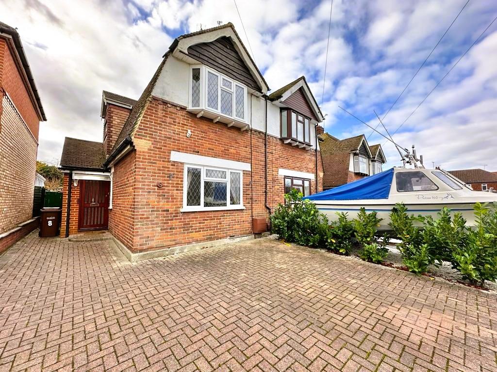 Tudor Grove, Rainham, 2 bed semidetached house for sale £375,000