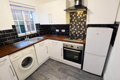 2 bedroom semi-detached house to rent - Fenside Road, Manchester M22