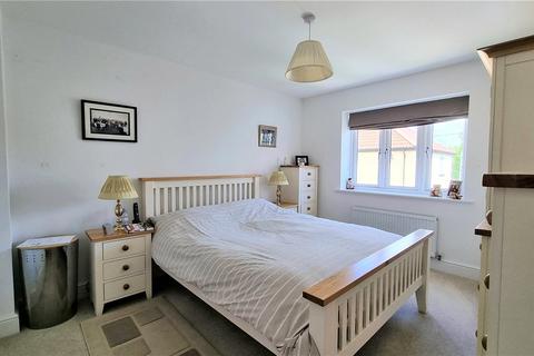 5 Bristle Grove, Mere, Warminster, BA12 6FN