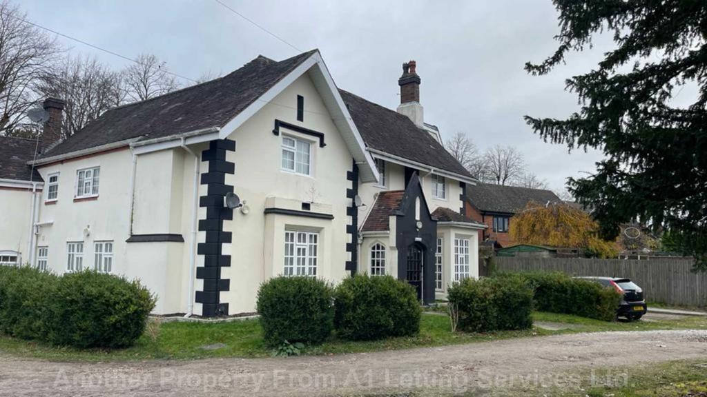 Wood End Hall Lane, Erdington 1 bed flat £675 pcm (£156 pw)
