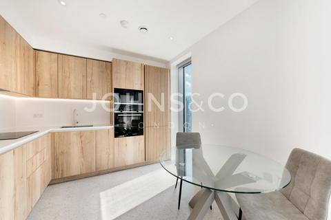 2 bedroom flat to rent, Bouchon Point, The Silk District, E1