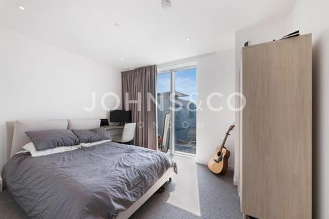 2 bedroom flat to rent, Bouchon Point, The Silk District, E1