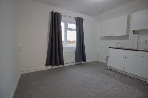 1 bedroom house to rent, Gladstone Road, Watford