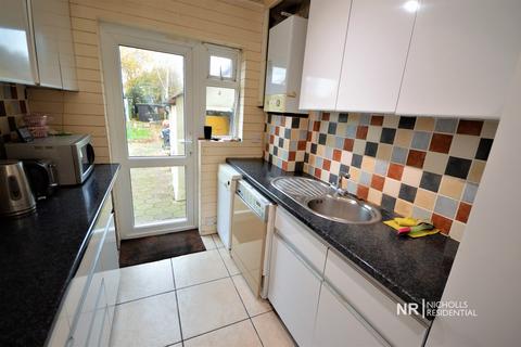 3 bedroom terraced house for sale, Parbury Rise, Chessington, Surrey. KT9