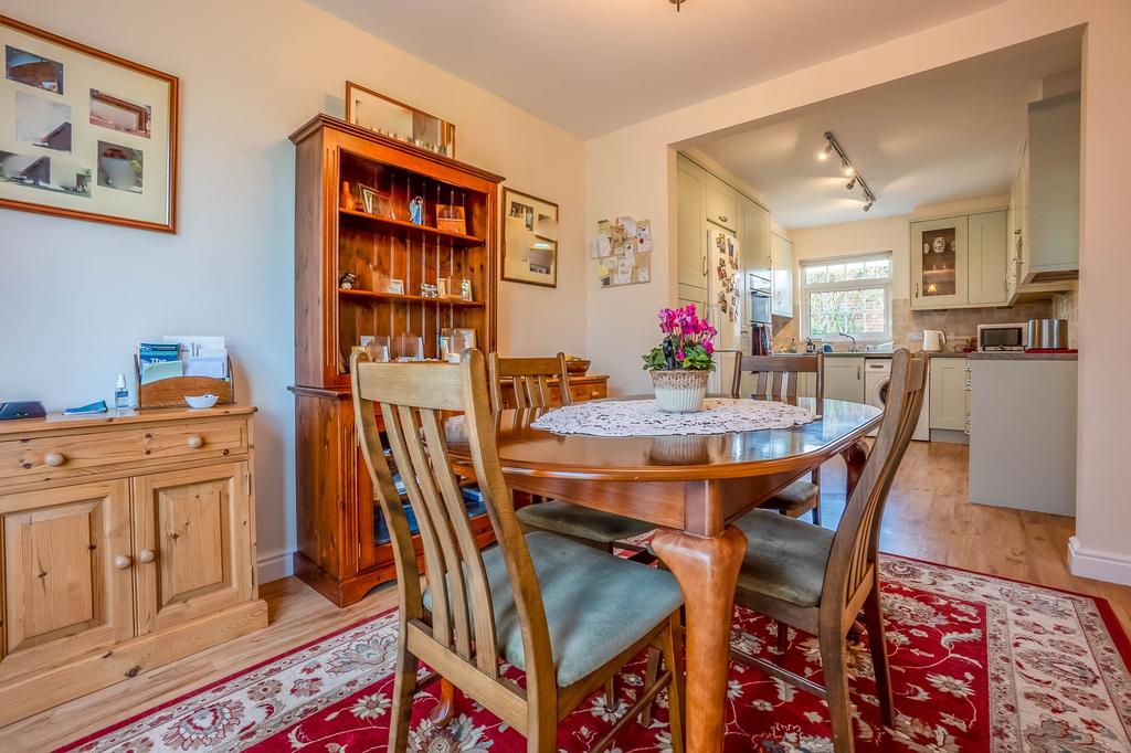 Kitchen dining room