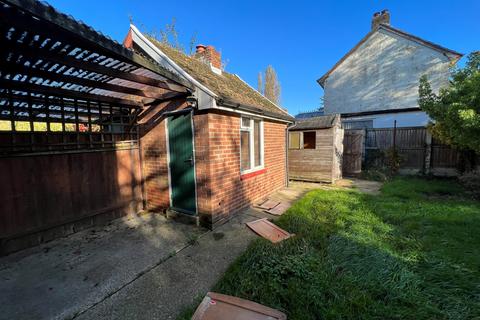 4 bedroom semi-detached house for sale - 3 Cavendish Road, Trimley St Mary, Suffolk, IP11 0RR