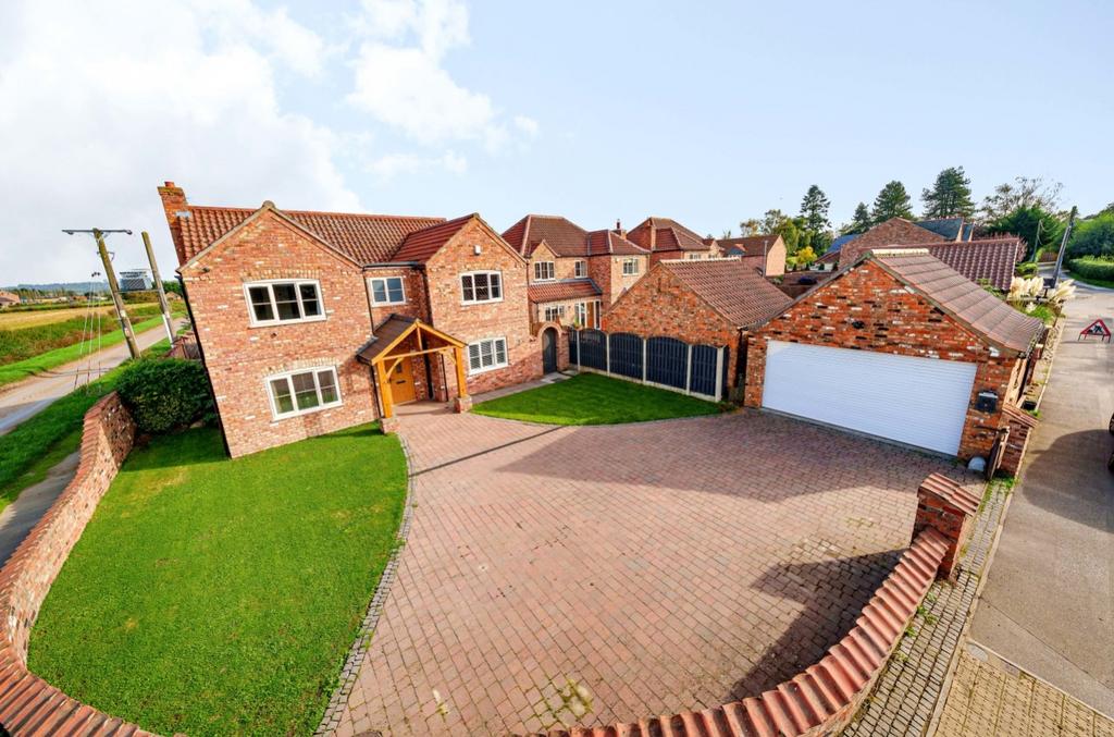 Lower Church Road, Skellingthorpe, Lincoln, LN6 4 bed detached house for sale £525,000