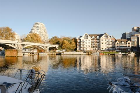 1 bedroom apartment for sale, Becketts Wharf, Lower Teddington Road, Hampton Wick, Kingston upon Thames, KT1