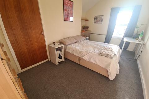 1 bedroom house to rent, Moorland Road, Leeds