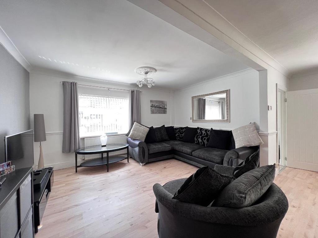 Park View, Tredegar 3 bed terraced house £750 pcm (£173 pw)