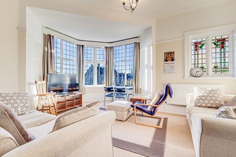 2 bedroom flat for sale, Kings Road, Westcliff-on-sea, SS0
