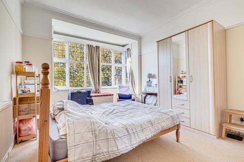 2 bedroom flat for sale, Kings Road, Westcliff-on-sea, SS0