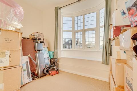 2 bedroom flat for sale, Kings Road, Westcliff-on-sea, SS0