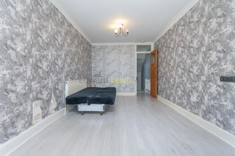 2 bedroom flat to rent - Evelyn Road, London E17