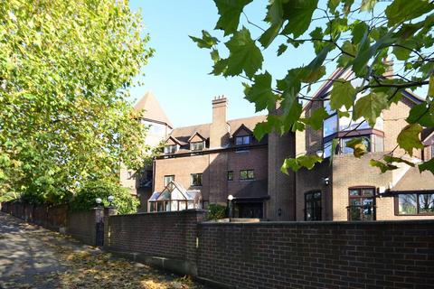 2 bedroom flat to rent, Fitzjohns Avenue, Hampstead, London, NW3