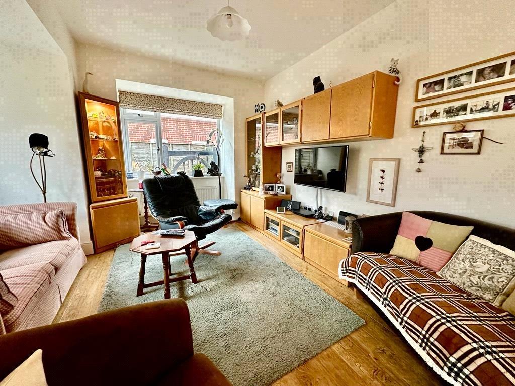 Carrington Lane, Milford on Sea, Lymington, Hampshire, SO41 3 bed