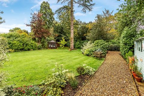 24 Brokes Crescent, Reigate, RH2 9PS